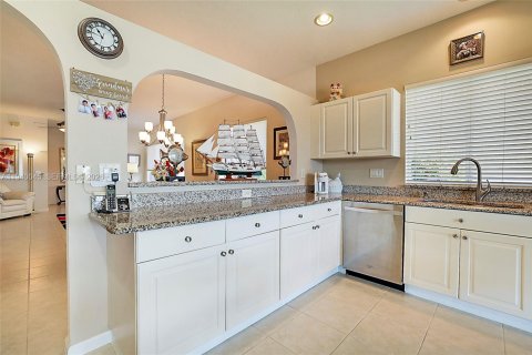 Купить виллу или дом в Уэст-Палм-Бич, Флорида 3 спальни, 167.5м2, № 1997132 - фото 13