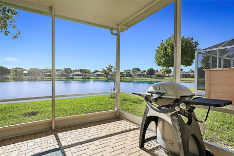 Купить виллу или дом в Уэст-Палм-Бич, Флорида 3 спальни, 167.5м2, № 1997132 - фото 18