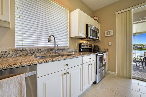 Купить виллу или дом в Уэст-Палм-Бич, Флорида 3 спальни, 167.5м2, № 1997132 - фото 11