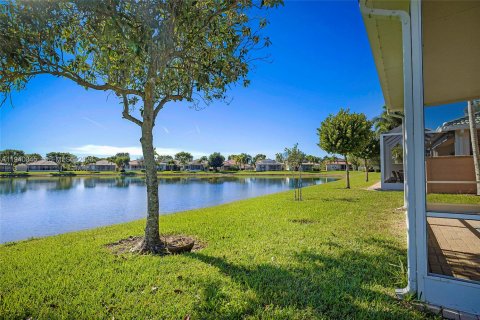 Купить виллу или дом в Уэст-Палм-Бич, Флорида 3 спальни, 167.5м2, № 1997132 - фото 30