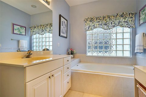 Купить виллу или дом в Уэст-Палм-Бич, Флорида 3 спальни, 167.5м2, № 1997132 - фото 23