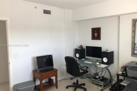 Купить кондоминиум в Майами, Флорида 2 спальни, 91.42м2, № 2043808 - фото 11