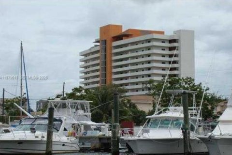 Кондоминиум с 2 спальнями в Майами, Флорида № 2043808