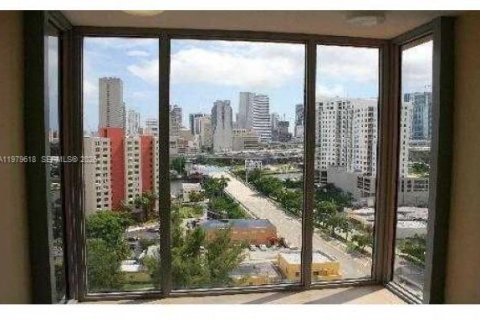 Купить кондоминиум в Майами, Флорида 2 спальни, 91.42м2, № 2043808 - фото 2