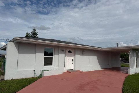 House in Port Charlotte, Florida 3 bedrooms, 104.42 sq.m. № 2280269 - photo 28