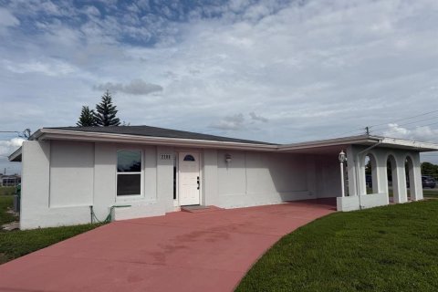 House in Port Charlotte, Florida 3 bedrooms, 104.42 sq.m. № 2280269 - photo 29
