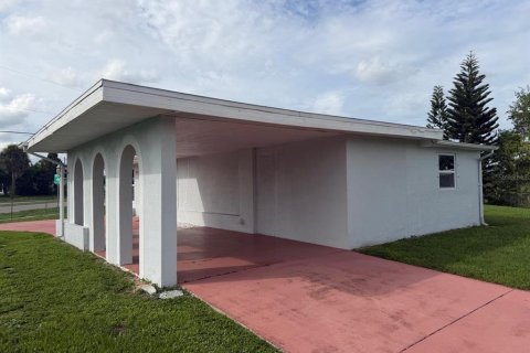 House in Port Charlotte, Florida 3 bedrooms, 104.42 sq.m. № 2280269 - photo 27