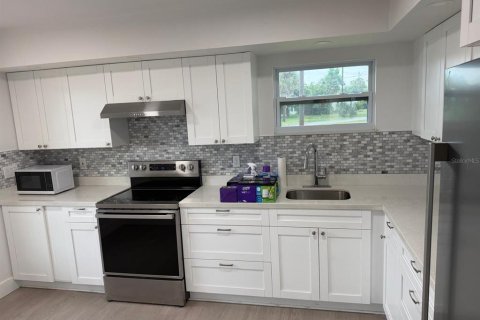 House in Port Charlotte, Florida 3 bedrooms, 104.42 sq.m. № 2280269 - photo 24