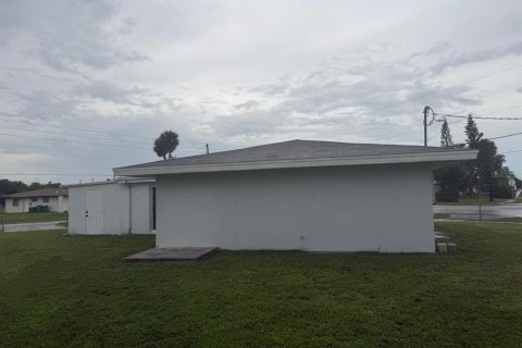 House in Port Charlotte, Florida 3 bedrooms, 104.42 sq.m. № 2280269 - photo 6