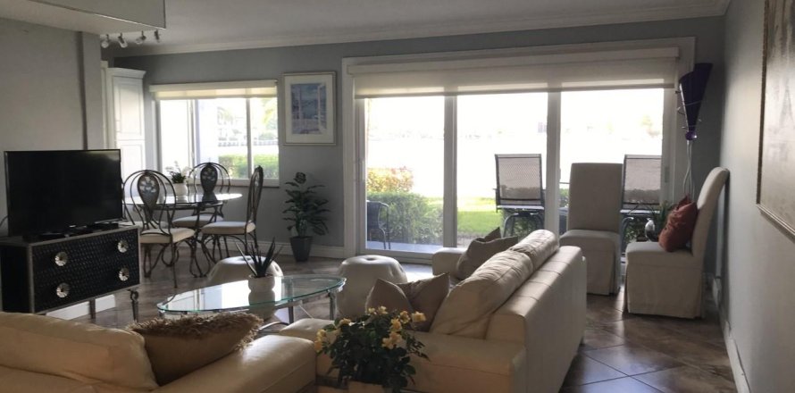Estudio en el Condominio en Pompano Beach, Florida  № 869866