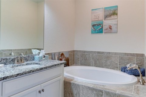 Condo in Lakewood Ranch, Florida, 3 bedrooms in LAKEWOOD NATIONAL  № 624039 - photo 22