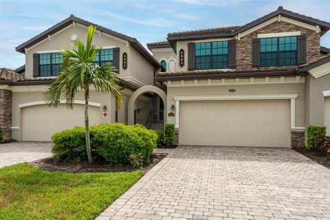 Condo in Lakewood Ranch, Florida, 3 bedrooms in LAKEWOOD NATIONAL  № 624039 - photo 3