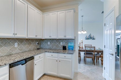 Condo in Lakewood Ranch, Florida, 3 bedrooms in LAKEWOOD NATIONAL  № 624039 - photo 11