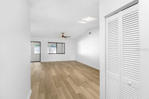 House in Lakeland, Florida 2 bedrooms, 126.9 sq.m. № 2200120 - photo 10