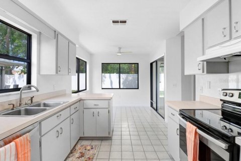 House in Lakeland, Florida 2 bedrooms, 126.9 sq.m. № 2200120 - photo 13
