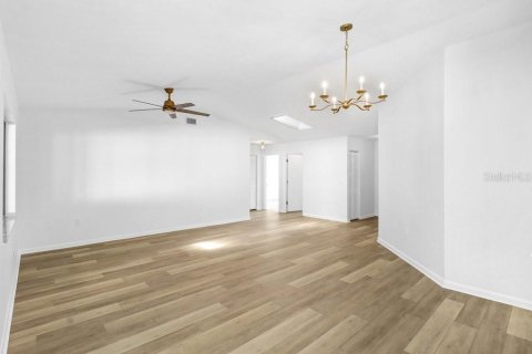 House in Lakeland, Florida 2 bedrooms, 126.9 sq.m. № 2200120 - photo 15