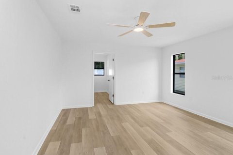 House in Lakeland, Florida 2 bedrooms, 126.9 sq.m. № 2200120 - photo 16