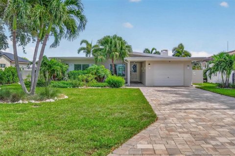 Casa en Treasure Island, Florida 2 dormitorios, 150.5 m2 № 2374090