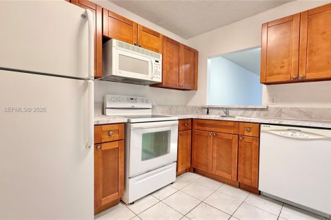 Condo in Hollywood, Florida, 1 bedroom  № 2068871 - photo 3