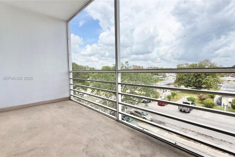 Condo in Hollywood, Florida, 1 bedroom  № 2068871 - photo 7