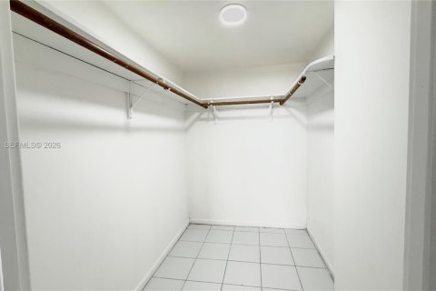 Condo in Hollywood, Florida, 1 bedroom  № 2068871 - photo 12