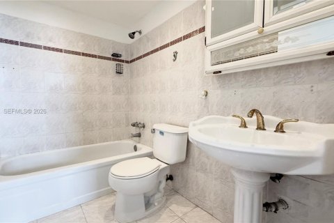 Condo in Hollywood, Florida, 1 bedroom  № 2068871 - photo 9