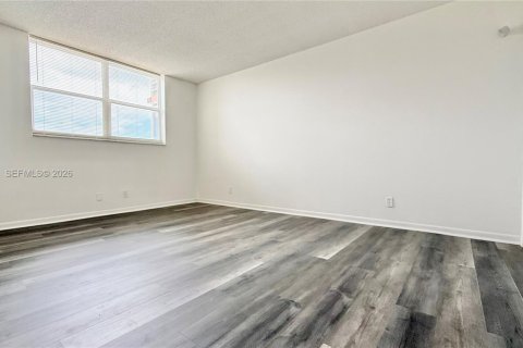 Condo in Hollywood, Florida, 1 bedroom  № 2068871 - photo 10