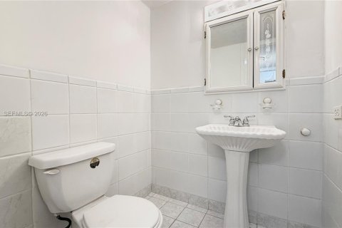 Condo in Hollywood, Florida, 1 bedroom  № 2068871 - photo 14