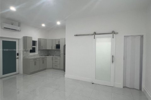 Immobilier commercial à louer à Homestead, Floride: 1 chambre, 244.61 m2 № 1881817 - photo 8