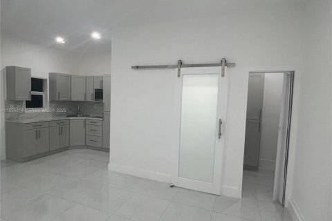Immobilier commercial à louer à Homestead, Floride: 1 chambre, 244.61 m2 № 1881817 - photo 6