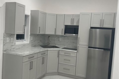Immobilier commercial à louer à Homestead, Floride: 1 chambre, 244.61 m2 № 1881817 - photo 4