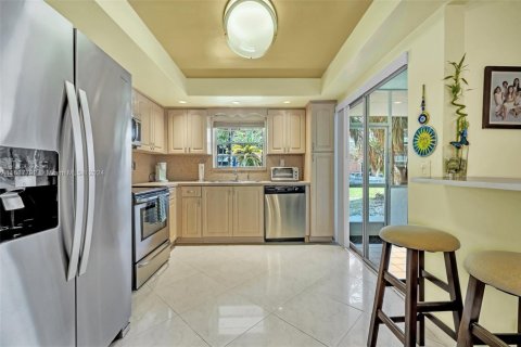 Condo in Hallandale Beach, Florida, 2 bedrooms  № 1710441 - photo 8