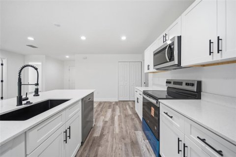 Villa ou maison à louer à Port Charlotte, Floride: 3 chambres, 117.99 m2 № 2224753 - photo 11