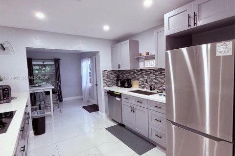 Villa ou maison à vendre à Sunrise, Floride: 3 chambres, 115.85 m2 № 2422257 - photo 4