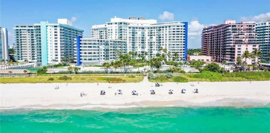Кондоминиум с 2 спальнями в Майами-Бич, Флорида № 1984941
