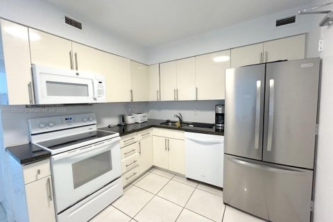 Купить кондоминиум в Майами-Бич, Флорида 2 спальни, 95.69м2, № 1984941 - фото 12