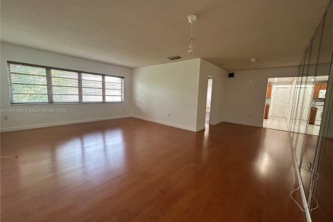 Condo in Bay Harbor Islands, Florida, 1 bedroom  № 1850671 - photo 6