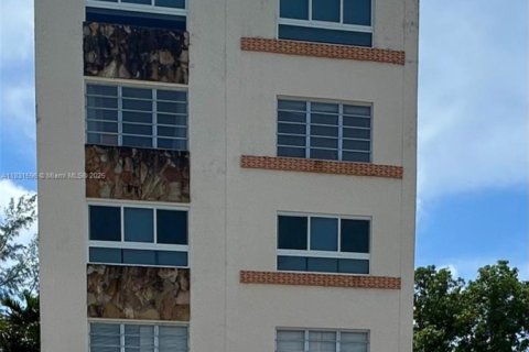 Condo in Bay Harbor Islands, Florida, 1 bedroom  № 1850671 - photo 1