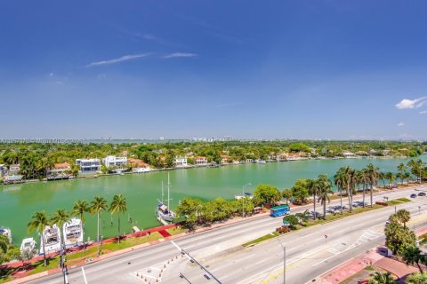 Снять в аренду кондоминиум в Майами-Бич, Флорида 3 спальни, 126.35м2, № 1960321 - фото 2