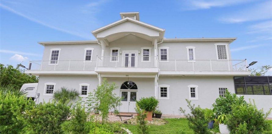 Дом в Коко, Флорида 14 комнат, 302.3м2 № 2412590
