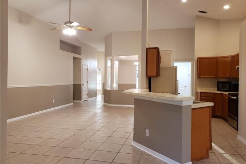 Casa en alquiler en Apopka, Florida, 4 dormitorios, 190.17 m2 № 2197516 - foto 12