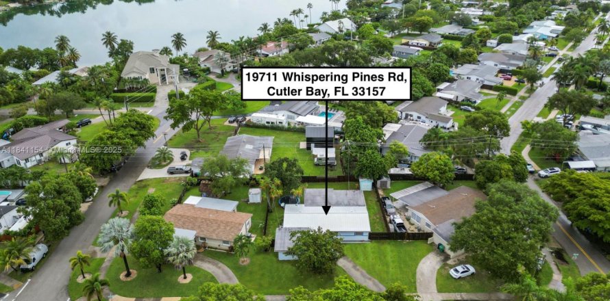 House in Cutler Bay, Florida 5 bedrooms, 197.88 sq.m. № 1833966