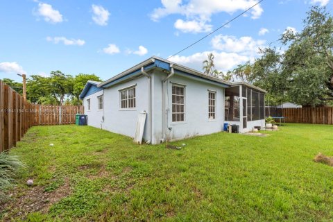 House in Cutler Bay, Florida 5 bedrooms, 197.88 sq.m. № 1833966 - photo 23