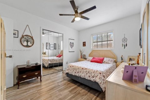 House in Cutler Bay, Florida 5 bedrooms, 197.88 sq.m. № 1833966 - photo 27