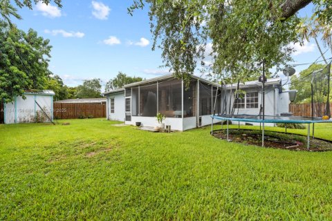 House in Cutler Bay, Florida 5 bedrooms, 197.88 sq.m. № 1833966 - photo 22