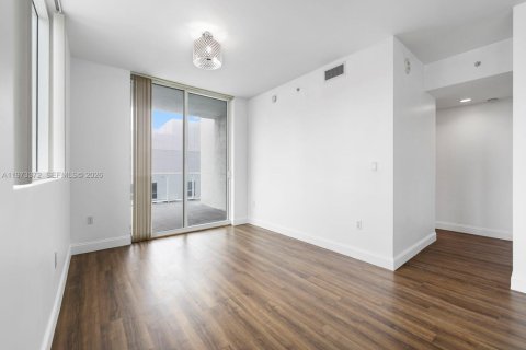 Купить кондоминиум в Майами, Флорида 2 спальни, 111.76м2, № 2044870 - фото 12