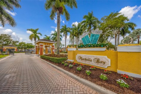 Touwnhouse à louer à Homestead, Floride: 3 chambres, 147.16 m2 № 1997305 - photo 2
