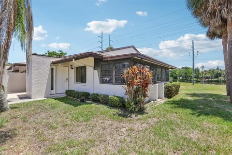 Villa ou maison à vendre à Largo, Floride: 2 chambres, 92.9 m2 № 2148116 - photo 2