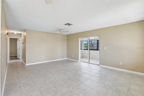 Villa ou maison à vendre à Largo, Floride: 2 chambres, 92.9 m2 № 2148116 - photo 5