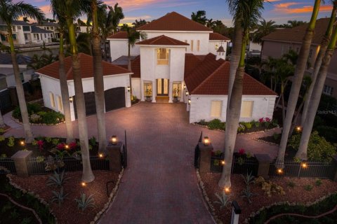 House in Sarasota, Florida 4 bedrooms, 488.39 sq.m. № 1548222 - photo 1